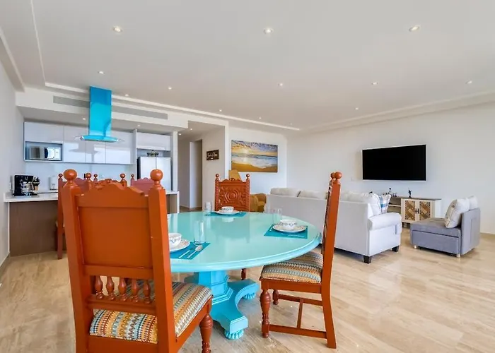 Сasa de vacaciones Charming Coastal With Ocean Views, Pool, Gym And Shared Amenities