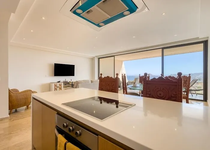Сasa de vacaciones Charming Coastal With Ocean Views, Pool, Gym And Shared Amenities *