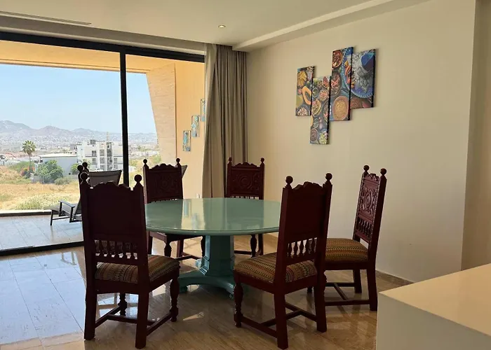 Charming Coastal With Ocean Views, Pool, Gym And Shared Amenities