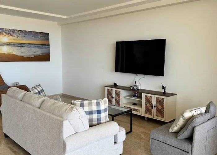 Charming Coastal With Ocean Views, Pool, Gym And Shared Amenities Cabo San Lucas